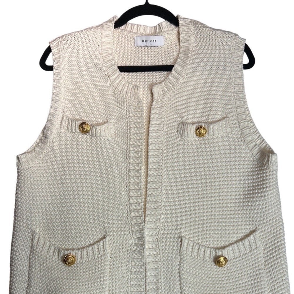 John + Jenn Chunky Knit Sweater Vest Ivory Gold Crest Buttons‎ Size Large EUC